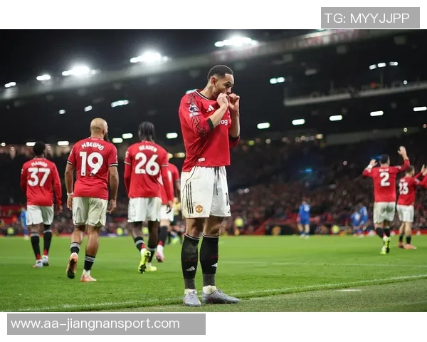 曼联或将选择具备英超执教经验的新主帅以重振球队士气 曼联或将选择具备英超执教经验的新主帅以重振球队士气