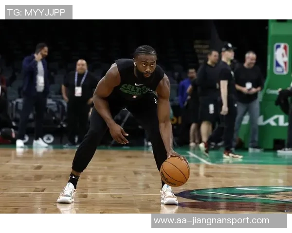 杰伦布朗独砍36分却三分球全失致命犯规成败皆由你 杰伦布朗独砍36分却三分球全失致命犯规成败皆由你